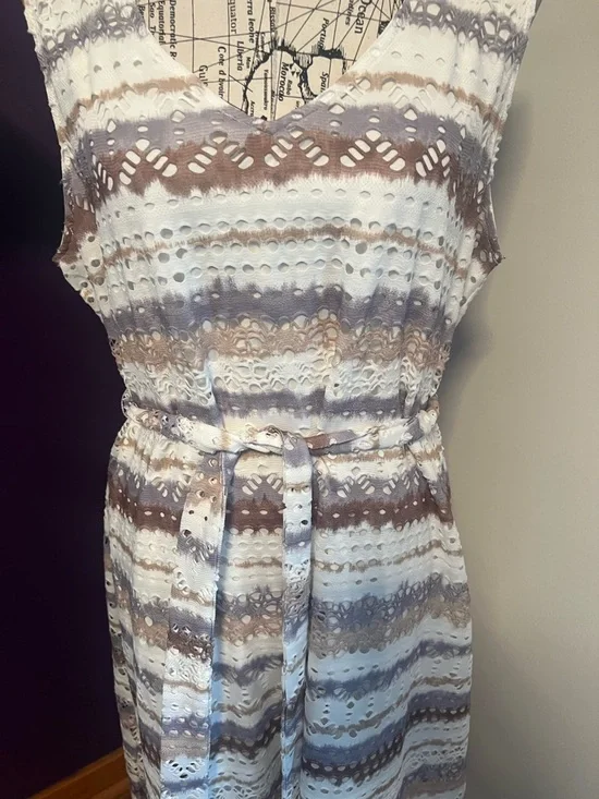 Cloth and Portrait Sleeveless Dress - Picture 3 of 8